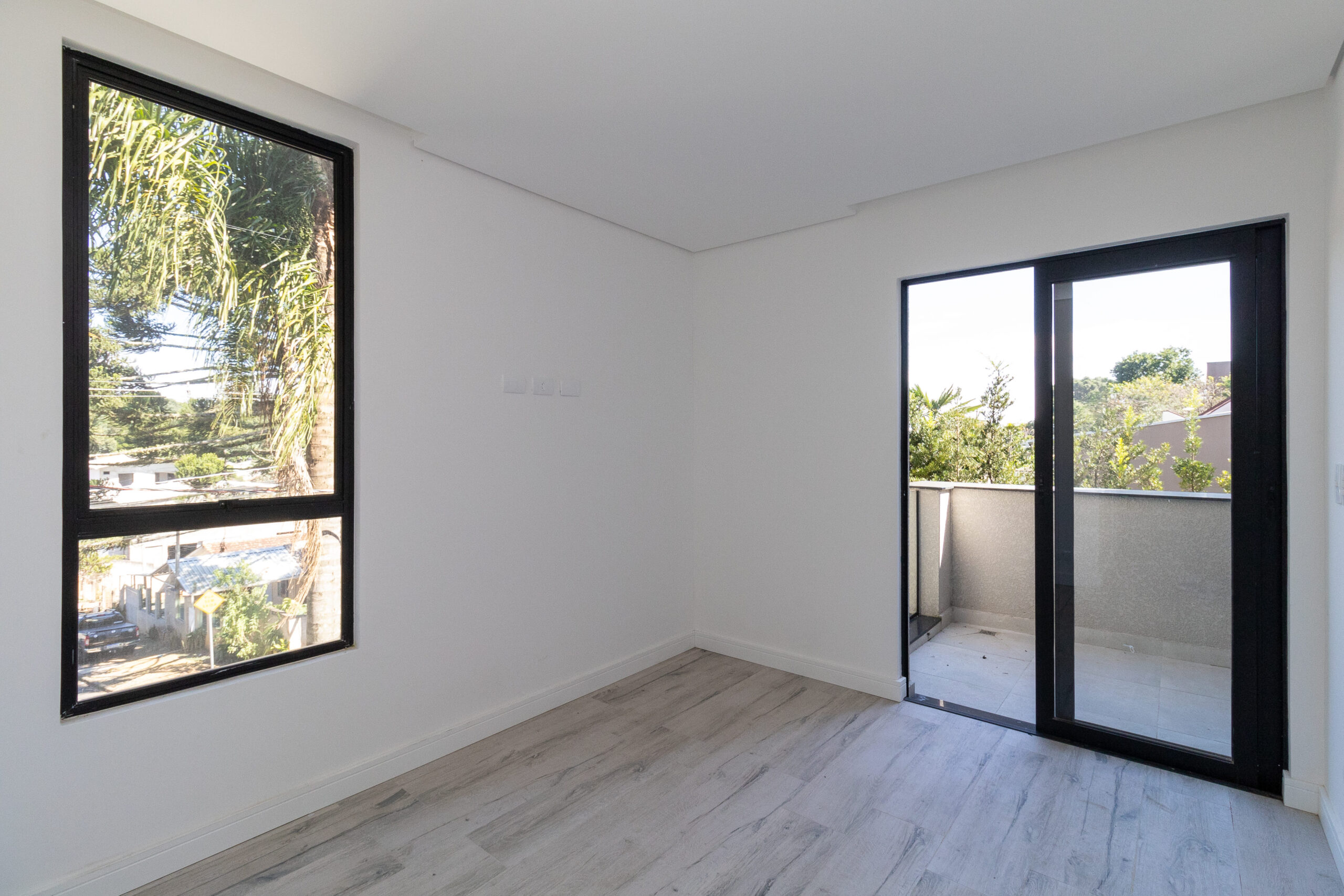 Suite principal com sacada e ventilação cruzada